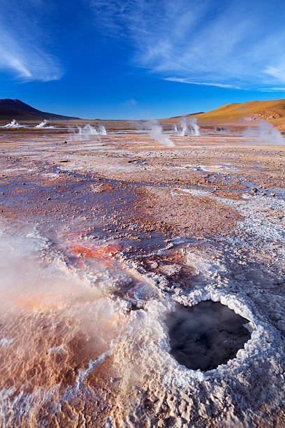 el tatio geysers в пустыне атакама (чили), северная - geyser nature south america scenics стоковые фото и изображения