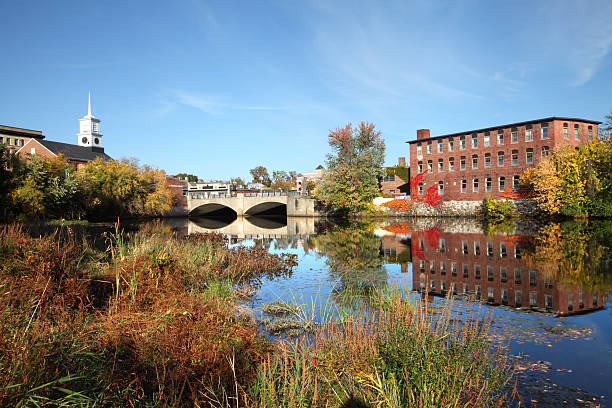 istock Nashua, New Hampshire in Autumn 175211427