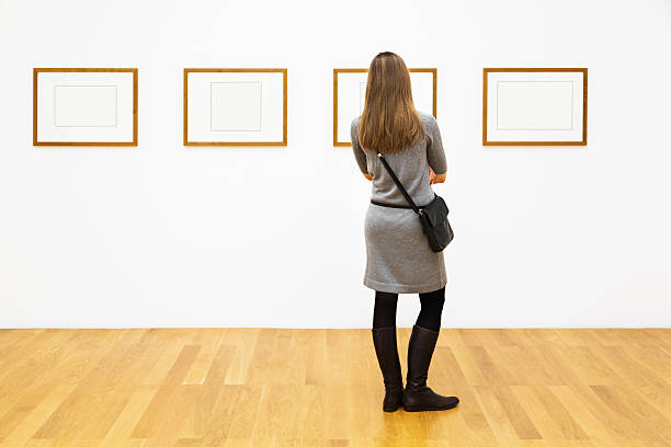 istock woman in a gallery 175211935