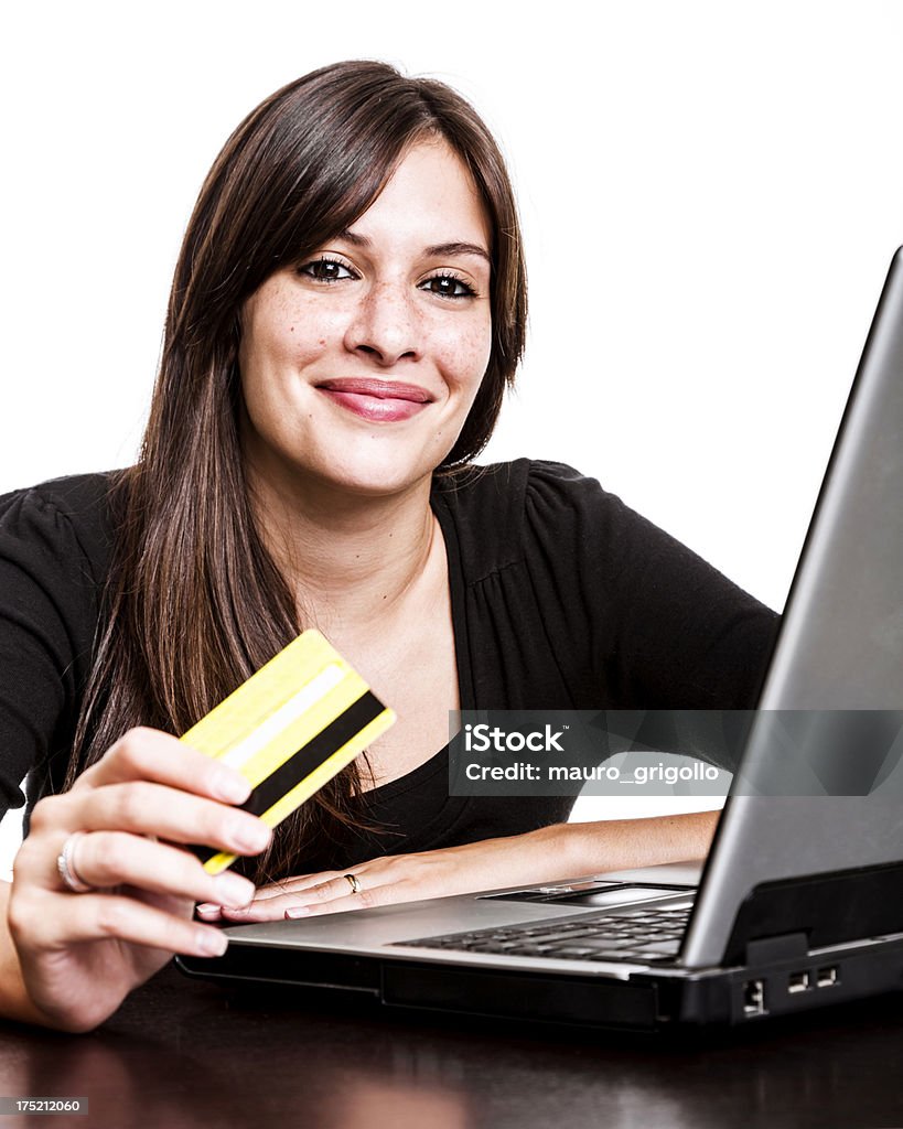 Donna, utilizzando la carta di credito - Foto stock royalty-free di 30-34 anni