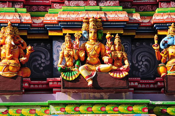 valaichchenai-kalkudah road, temple sri lanka. - gopuram architecture and buildings temple sri lanka photos et images de collection