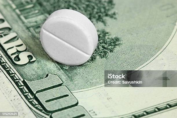 薬とお金 - アスピリンのストックフォトや画像を多数ご用意 - アスピリン, アメリカ通貨, クローズアップ