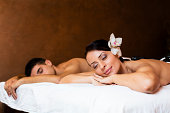 junges-paar-bei-der-massage.jpg?b=1&s=170x170&k=20&c=GNXuOPx13C5qTOUrpe7NucM1TkyypLhYAfbpnw9s_h8=