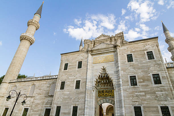 mosquée soliman le magnifique façade - istanbul surrounding wall suleymanie mosque turkey photos et images de collection