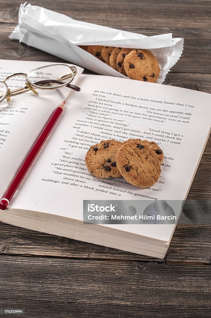 Estudo com cookies com gotas de chocolate - Foto de stock de Aberto royalty-free