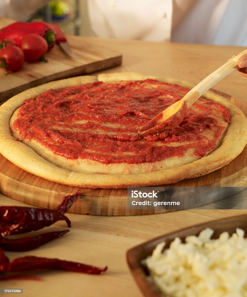 Koch macht Pizza - Lizenzfrei Arbeiten Stock-Foto