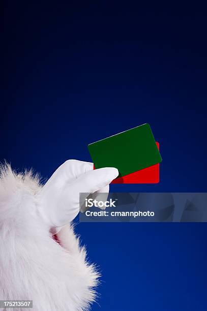 Babbo Natale Con I Buoni Regalo - Fotografie stock e altre immagini di Carta o certificato regalo - Carta o certificato regalo, Babbo Natale, Bianco