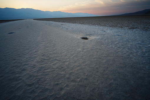 Photo of the Badewater Basin at the Death Valley in Califórnia, UYnited States of America.