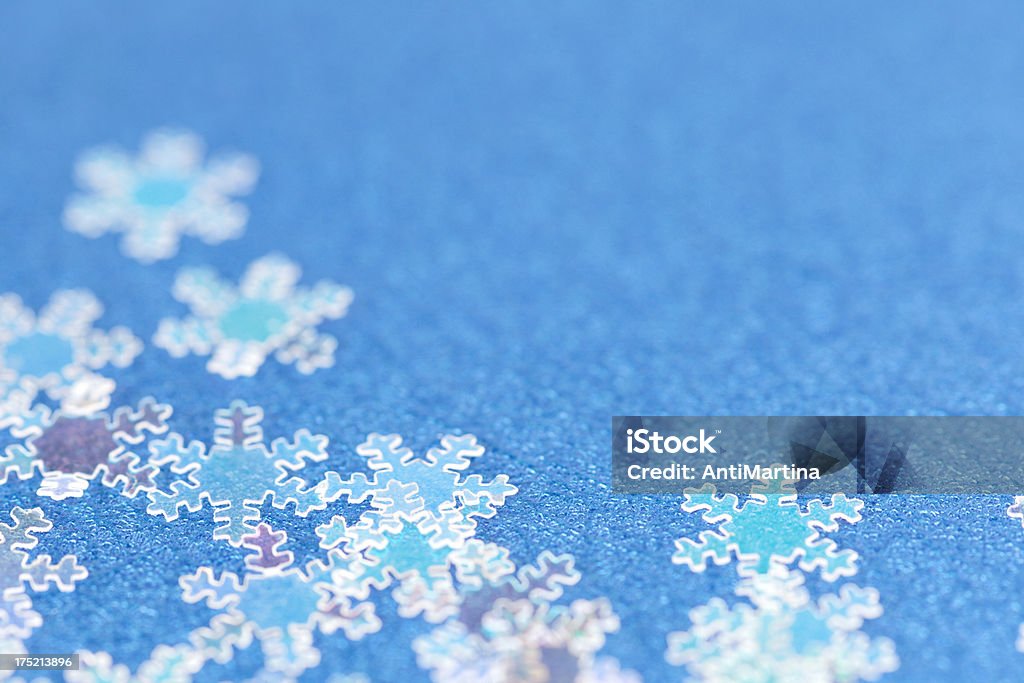 삼각대를 파란색 표면화시킵니다 snowflakes - 로열티 프리 0명 스톡 사진