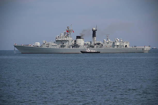 chinois des navires de guerre - fregatte photos et images de collection