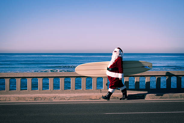 santa in vacanza - surfing california surf beach foto e immagini stock