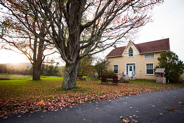 istock Country Home in Autumn 175215614