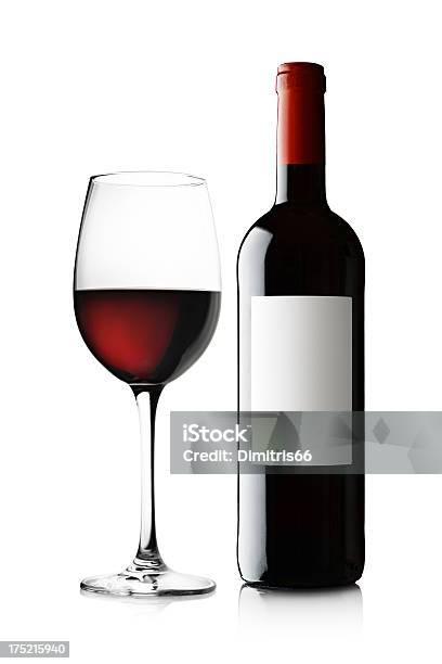Foto de Copo E Garrafa De Vinho Tinto Em Branco e mais fotos de stock de Figura para recortar - Figura para recortar, Vinho Tinto, Vinho