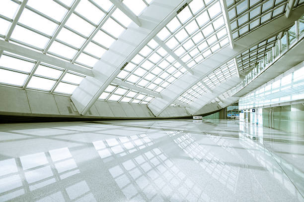 международный аэропорта пекина - sparse shanghai light corridor стоковые фото и изображения