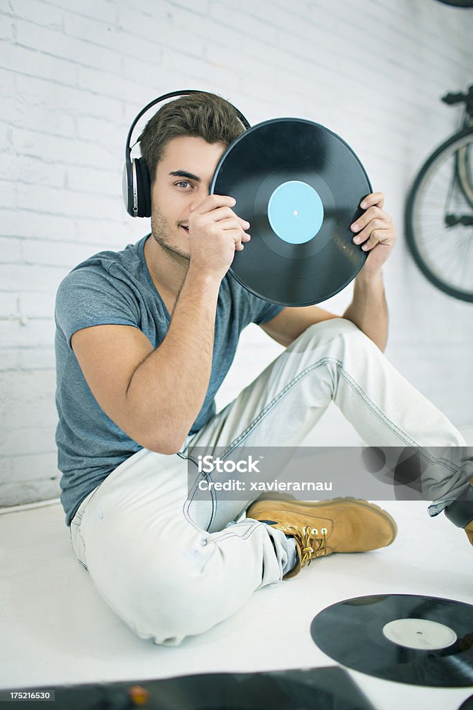 Amore per la musica - Foto stock royalty-free di Uomini giovani