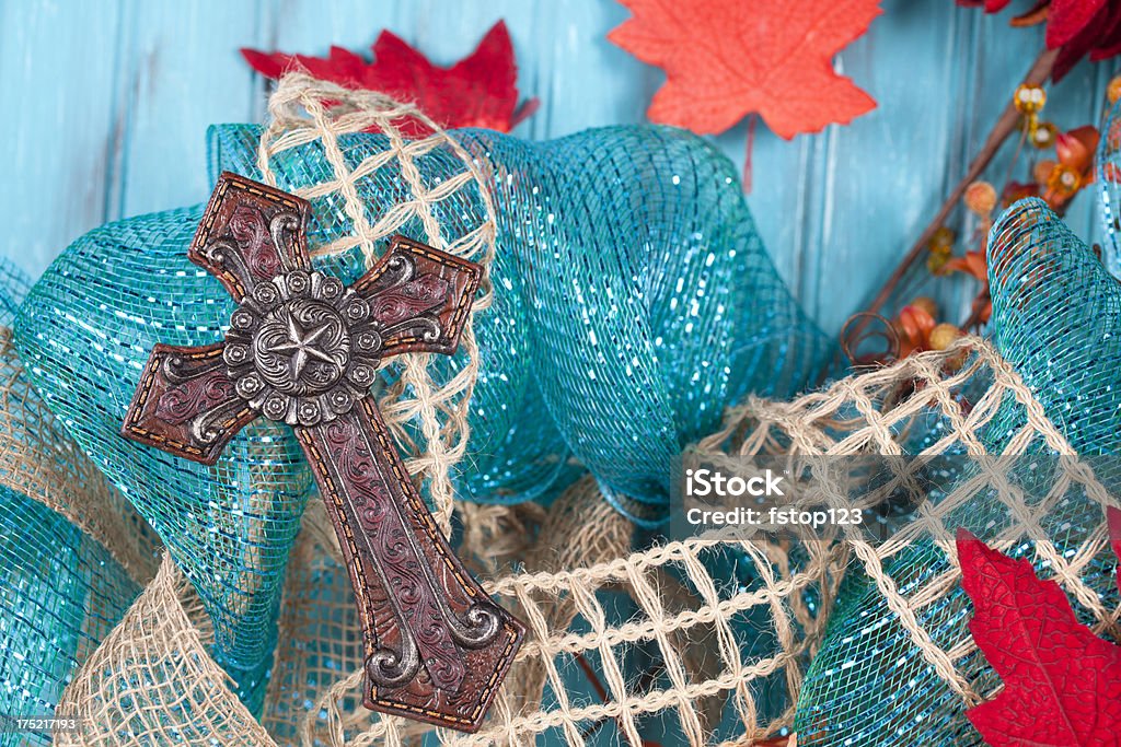 Fondo azul con flores y otoño cruz - Foto de stock de Arbusto libre de derechos