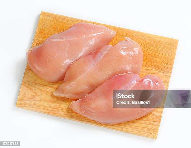 Foto de Peito De Frango Cru e mais fotos de stock de Carne - Carne, Carne Branca, Comida