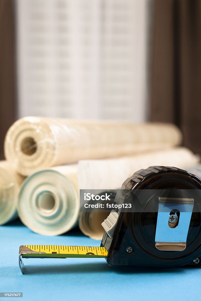 Rolos de papel de parede para reforma de casa. Fita métrica - Foto de stock de Azul royalty-free