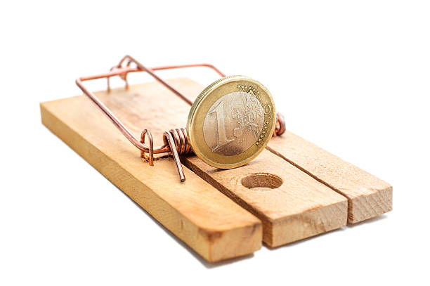 istock Mousetrap with Euro Coin 175217940