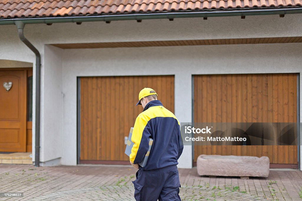 Jovem alemão carteiro em um uniforme - Foto de stock de Adulto royalty-free