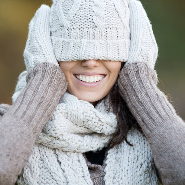 feliz ao ar livre retrato de mulher cobrindo os olhos (xxxl) - scarf hat green glove imagens e fotografias de stock