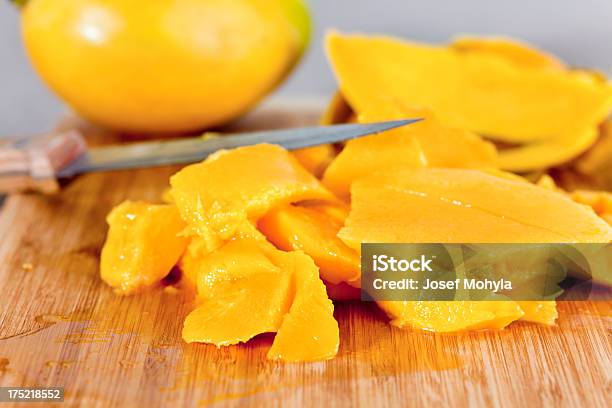 Corte De Manga - Fotografias de stock e mais imagens de Alimentação Saudável - Alimentação Saudável, Amarelo, Casca de fruta