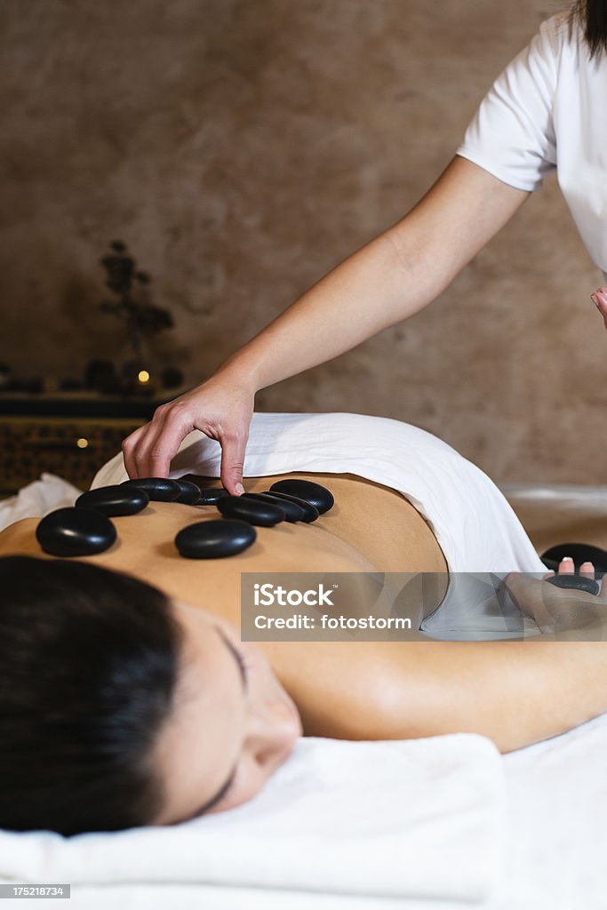 Pedras quentes Massagem - Royalty-free Adulto Foto de stock