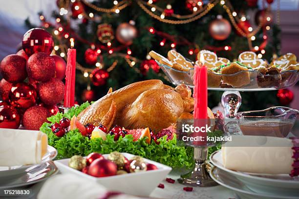 Turquía La Cena De Navidad Foto de stock y más banco de imágenes de Adorno de navidad - Adorno de navidad, Alimento, Celebración - Acontecimiento