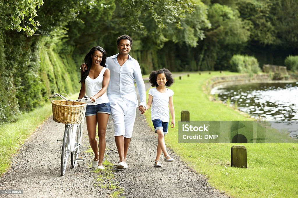 Афро-американской семьи, наслаждаясь отпуска - Стоковые фото Африканская этническая группа роялти-фри