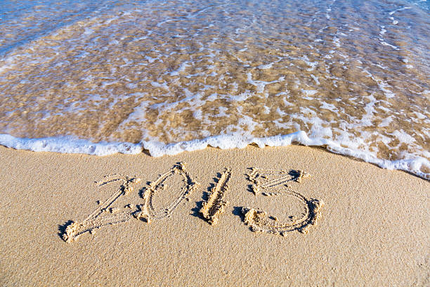 szczęśliwego nowego roku 2013 r. - 2013 beach sand new years day zdjęcia i obrazy z banku zdjęć