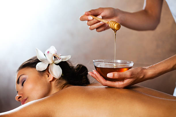 tratamento de beleza e massagem com mel - beauty spa spa treatment health spa orchid imagens e fotografias de stock