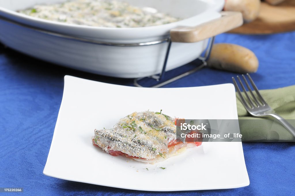 Sardine al forno con verdure - Foto stock royalty-free di Alimentazione sana
