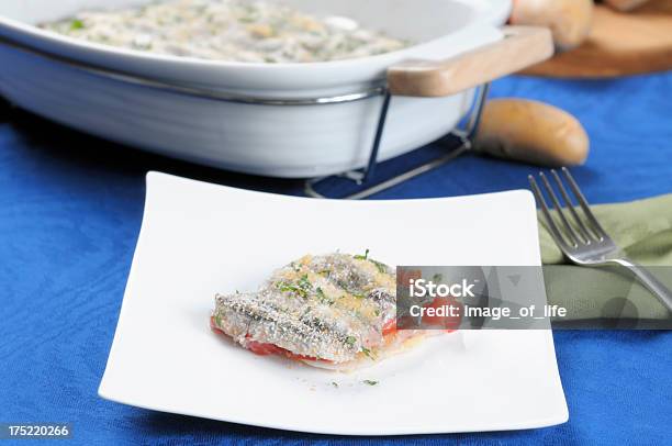 Sardine Al Forno Con Verdure - Fotografie stock e altre immagini di Alimentazione sana - Alimentazione sana, Alliacee, Antiossidante