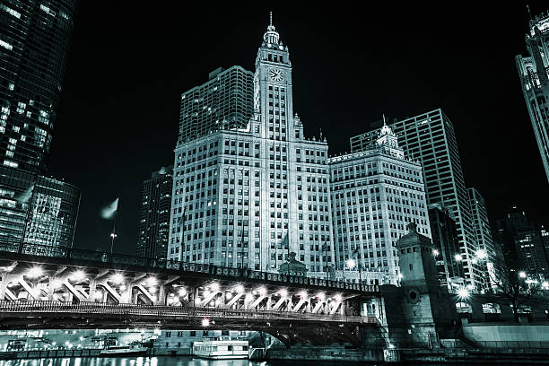 istock Wrigley Building at Night, downtown Chicago 175222551