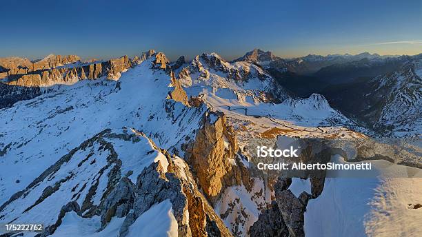 Foto de Passo Giau e mais fotos de stock de Monte Pelmo - Monte Pelmo, Alpes europeus, Beleza natural - Natureza