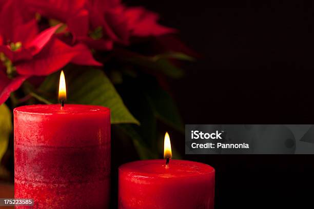 Velas Em Fundo Com Bicodepapagaio - Fotografias de stock e mais imagens de Bico-de-papagaio - Bico-de-papagaio, Horizontal, Vela - Equipamento de Iluminação