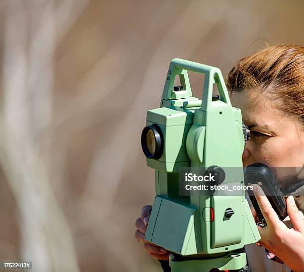 Tierra Topografía Foto de stock y más banco de imágenes de 25-29 años - 25-29 años, Adulto, Adulto joven