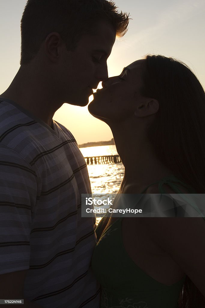 Baciare la coppia - Foto stock royalty-free di Acqua