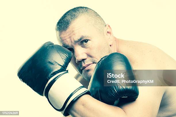 Ultimate Fighter Foto de stock y más banco de imágenes de Actividad - Actividad, Adulto, Artes marciales mixtas