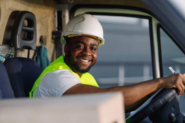 istock An African American delivery man 1752243623
