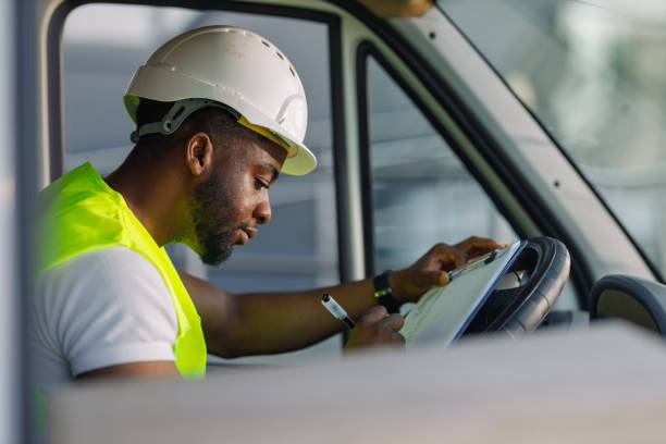 istock An African American delivery man 1752245197