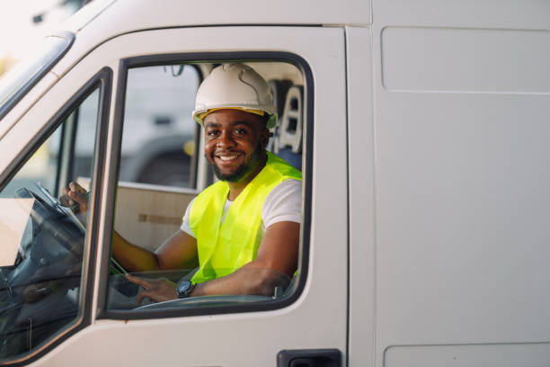 istock An African American delivery man 1752245331