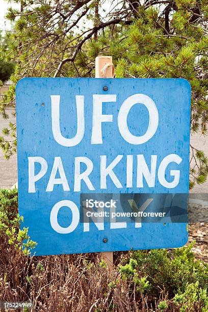 Ufo Parking Sign In Roswell New Mexico Stock Photo - Download Image Now - Roswell - New Mexico, UFO, Alien