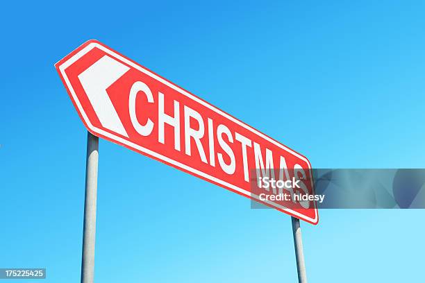 Navidad Adelante Con Foto de stock y más banco de imágenes de Aire libre - Aire libre, Azul, Cielo