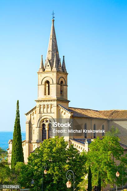 Церковь В Bonnieux Франция — стоковые фотографии и другие картинки Архитектура - Архитектура, Башня, Без людей