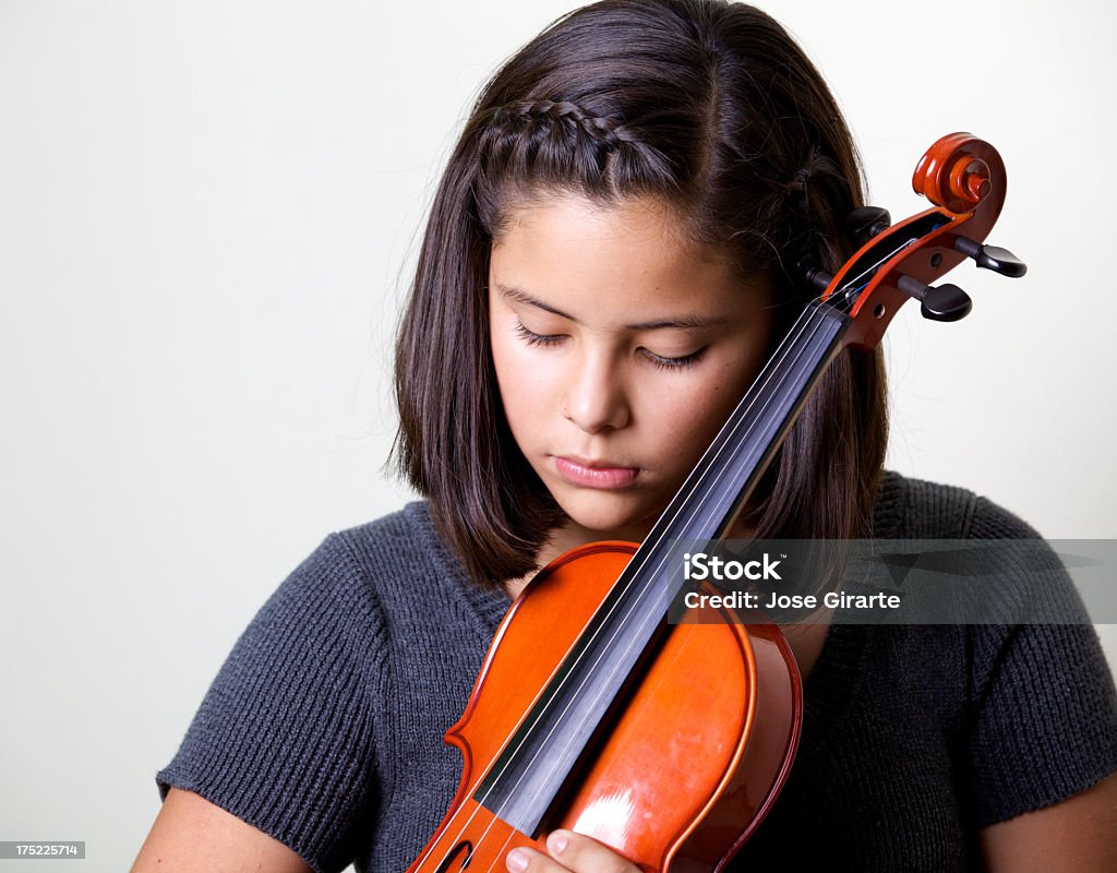Junges Mädchen spielt Violine. - Lizenzfrei Aufführung Stock-Foto