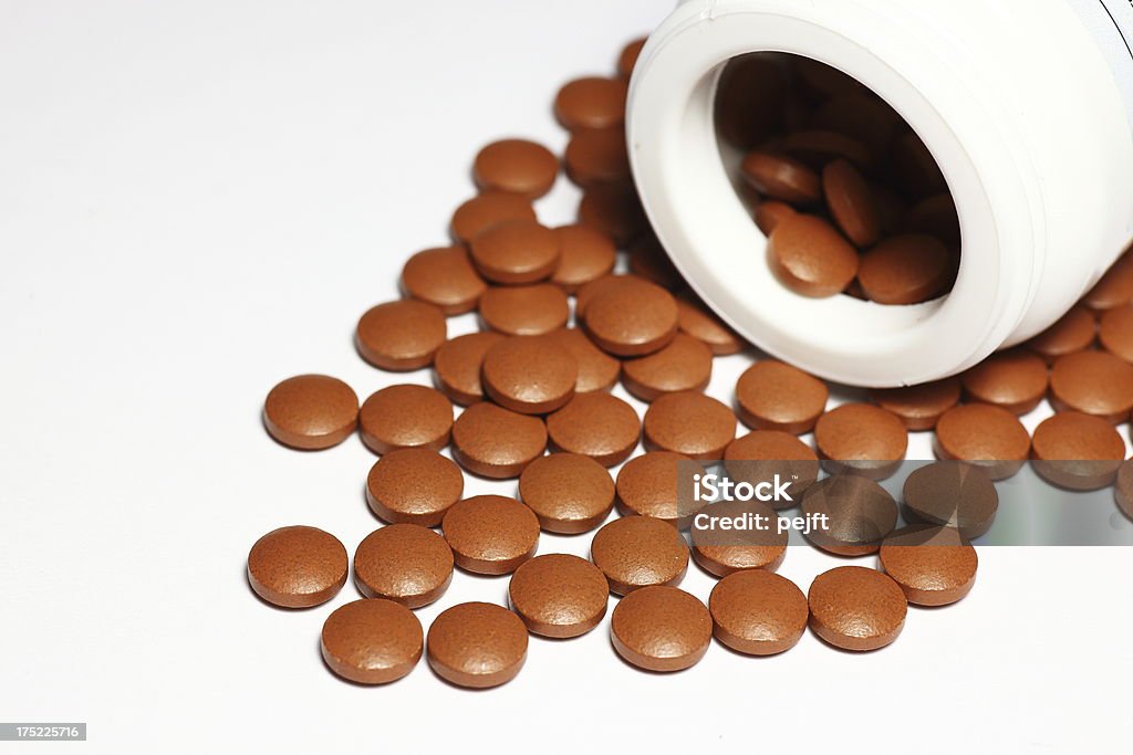 Brown vitamines tablettes - Photo de Acide ascorbique libre de droits