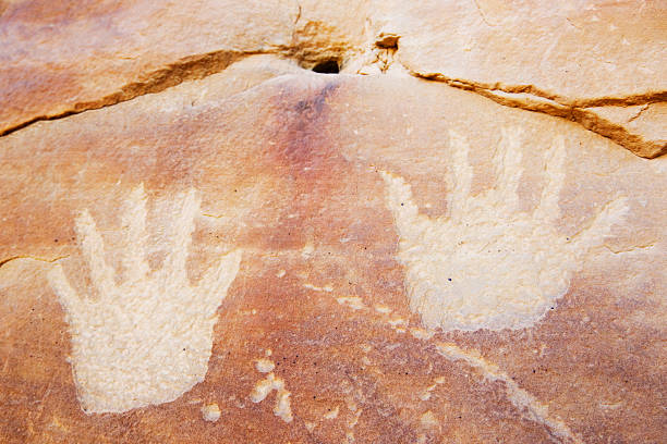 petroglyphs no parque nacional de mesa verde, colorado - prehistoric art imagens e fotografias de stock