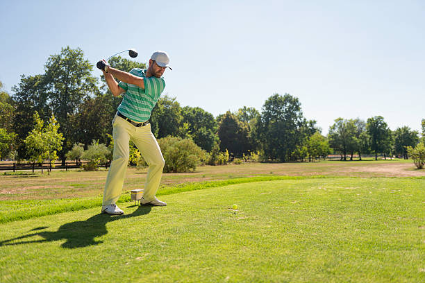 teeing z kierowcą - sport tee day tee box zdjęcia i obrazy z banku zdjęć