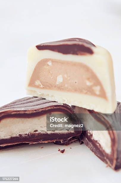 Assortimento Di Cioccolato - Fotografie stock e altre immagini di Cioccolato - Cioccolato, Cioccolato bianco, Cioccolato scuro